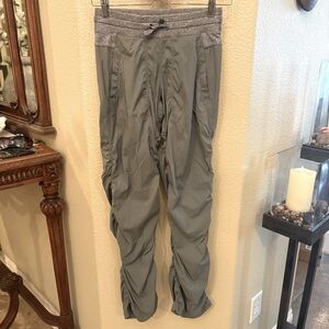 IVIVVA by Lululemon Girls Gray Dance Studio Full Length Pants Size 12